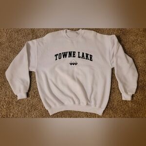 Vintage Men's White Crewneck Embroidered Towne Lake Sweater Size XL
